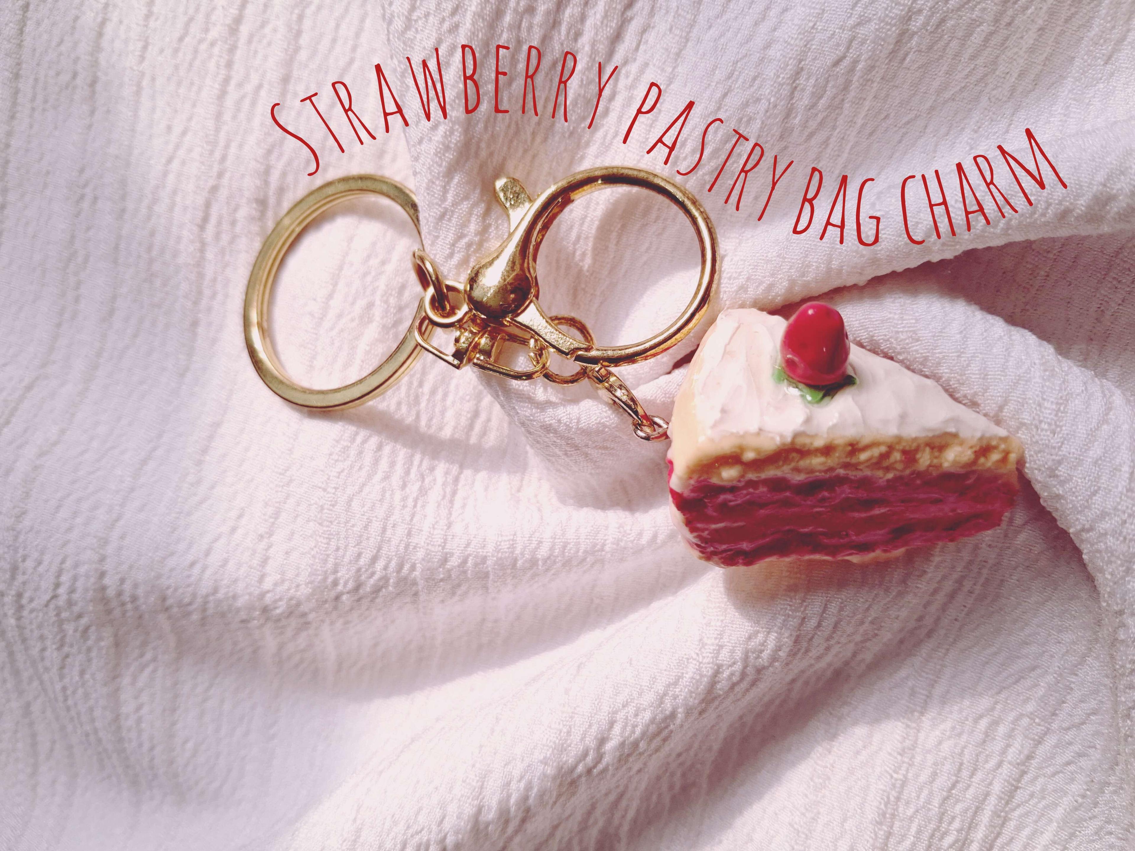1 strawberry pastry bag charm+1 love-filled cream biscuit phone charm - Thumbnail 2